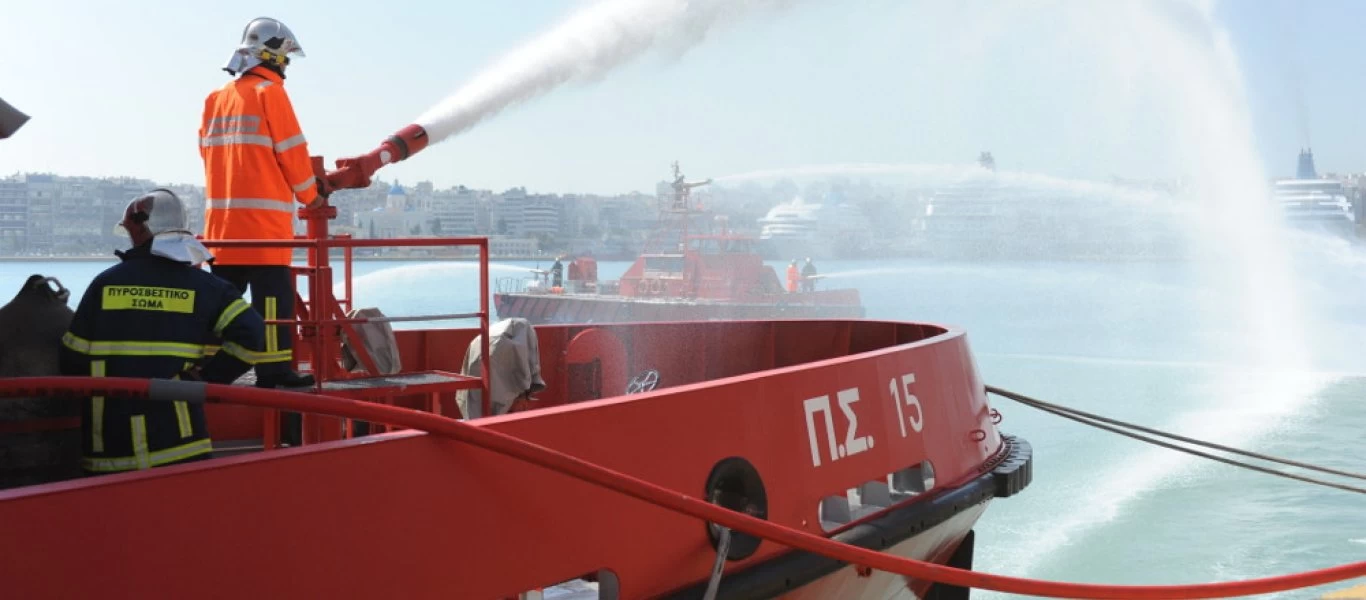 Φωτιά σε σκάφος στην Γλυφάδα